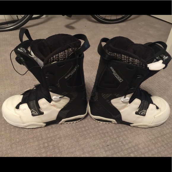 ***Sold*** Salomon Snowboard Boots Size 8.5 - Picture 2 of 5